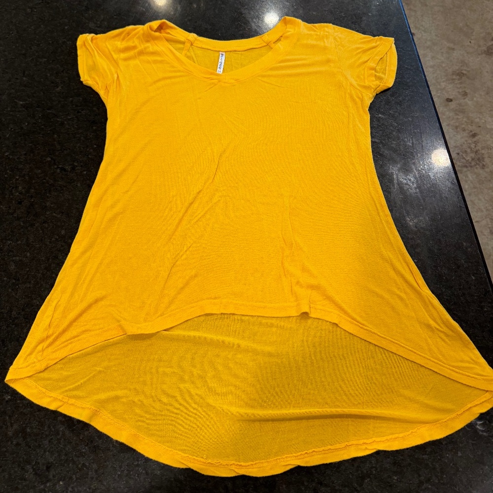 Splash women T-shirt yellow vneck scooped hem longer back lightweight